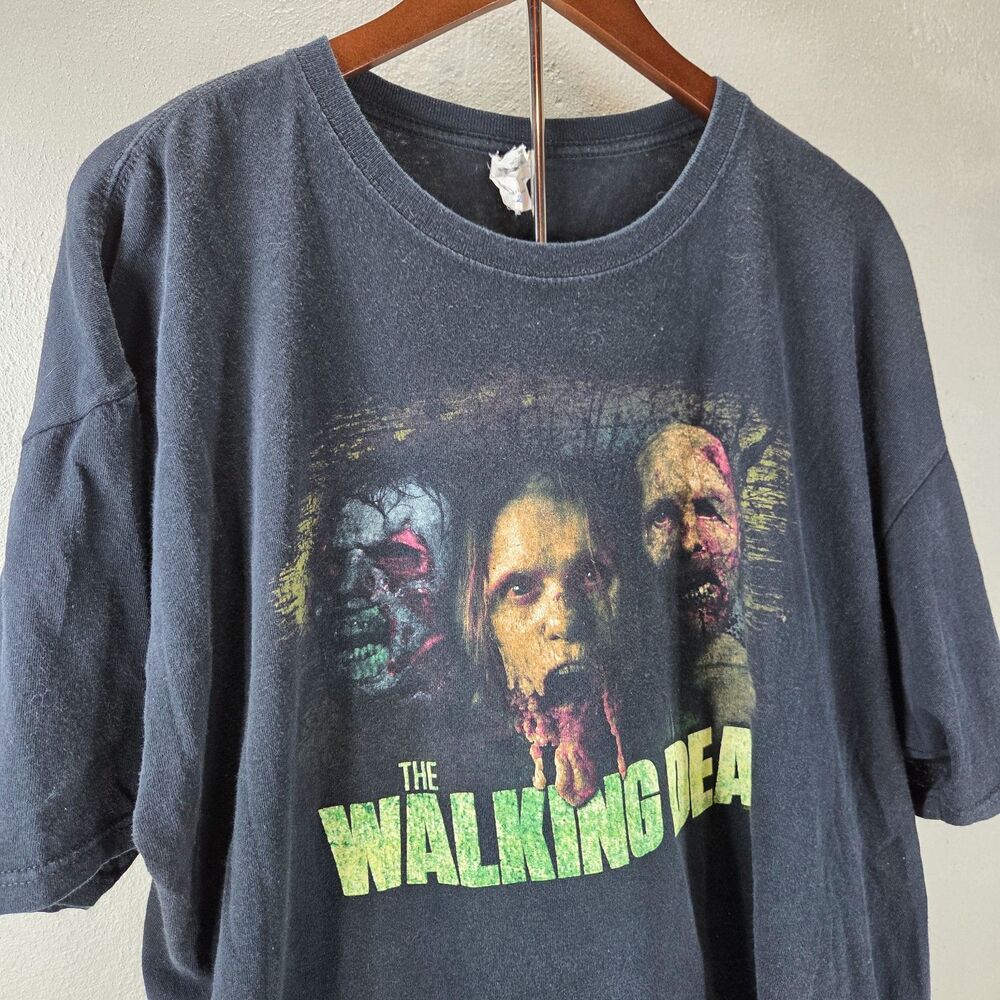 The Walking Dead T Shirt 2XL Faded Distressed Zombie Graphic 2010s Horror Tee